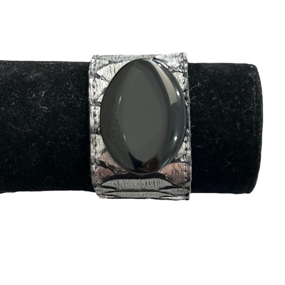 HEATHER HAWKINS SILVER CROCODILE LEATHER BRACELET WITH BLACK STONE - Picture 9 of 16